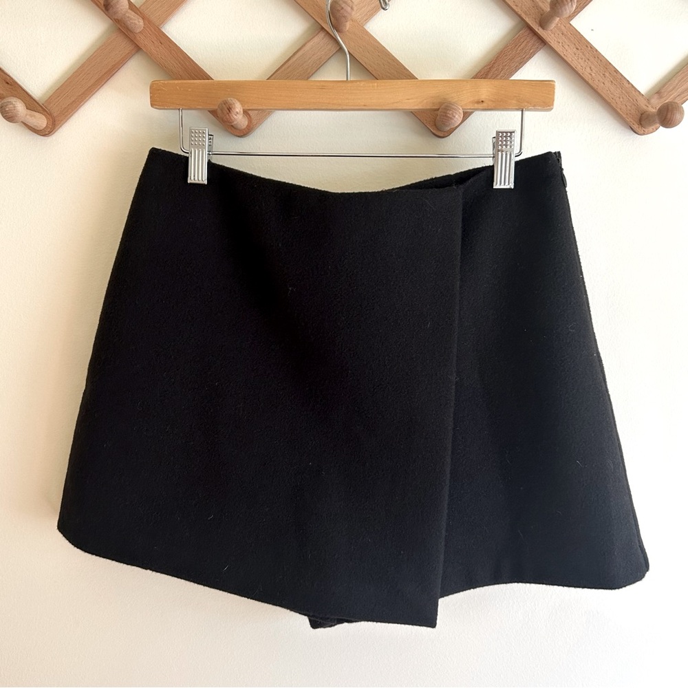 Skies are Blue Knitted Faux Wool Front Wrap Skort in Black Women's Large